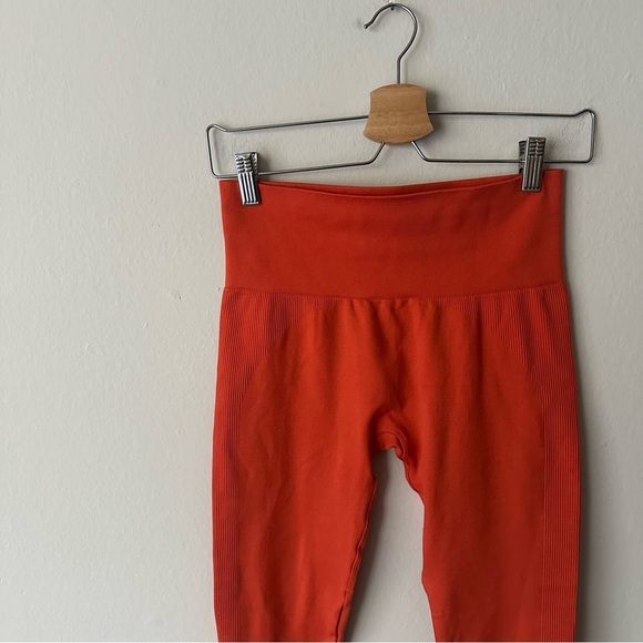 Set Active SCULPTFLEX POWER SHOULDER BRA and Power Leggings in Orange - Picture 8 of 15